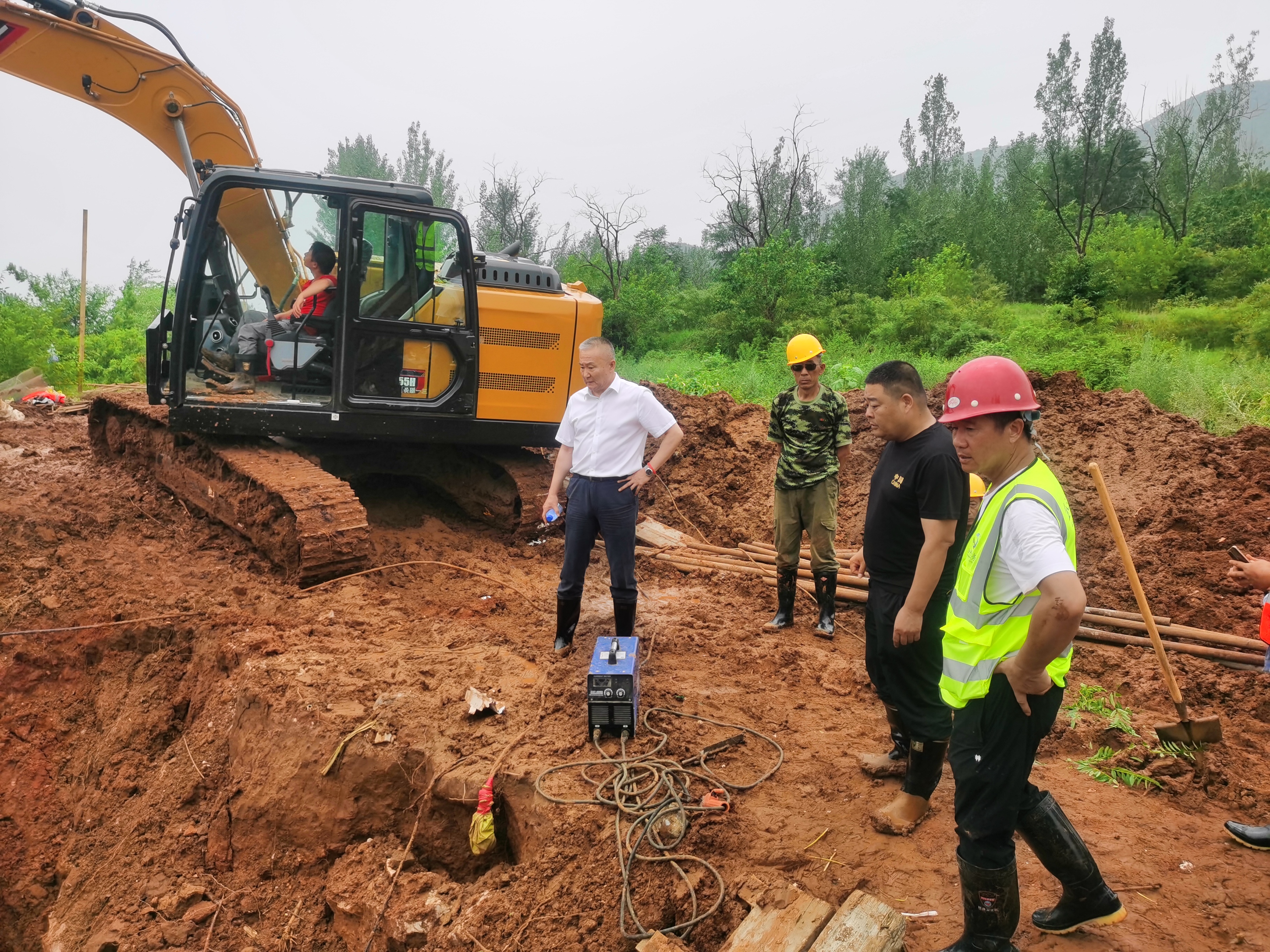 安博网页版在线登录领导班子成员 深入防汛一线检查慰问