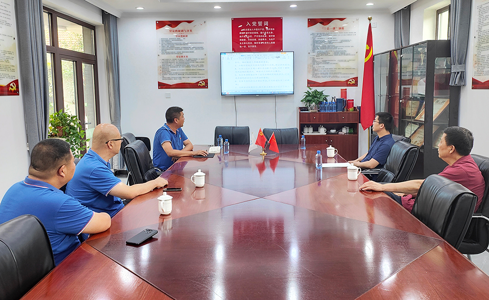 闻汛而动 向雨而行 安博网页版在线登录领导“向前一步”驻守防汛第一线
